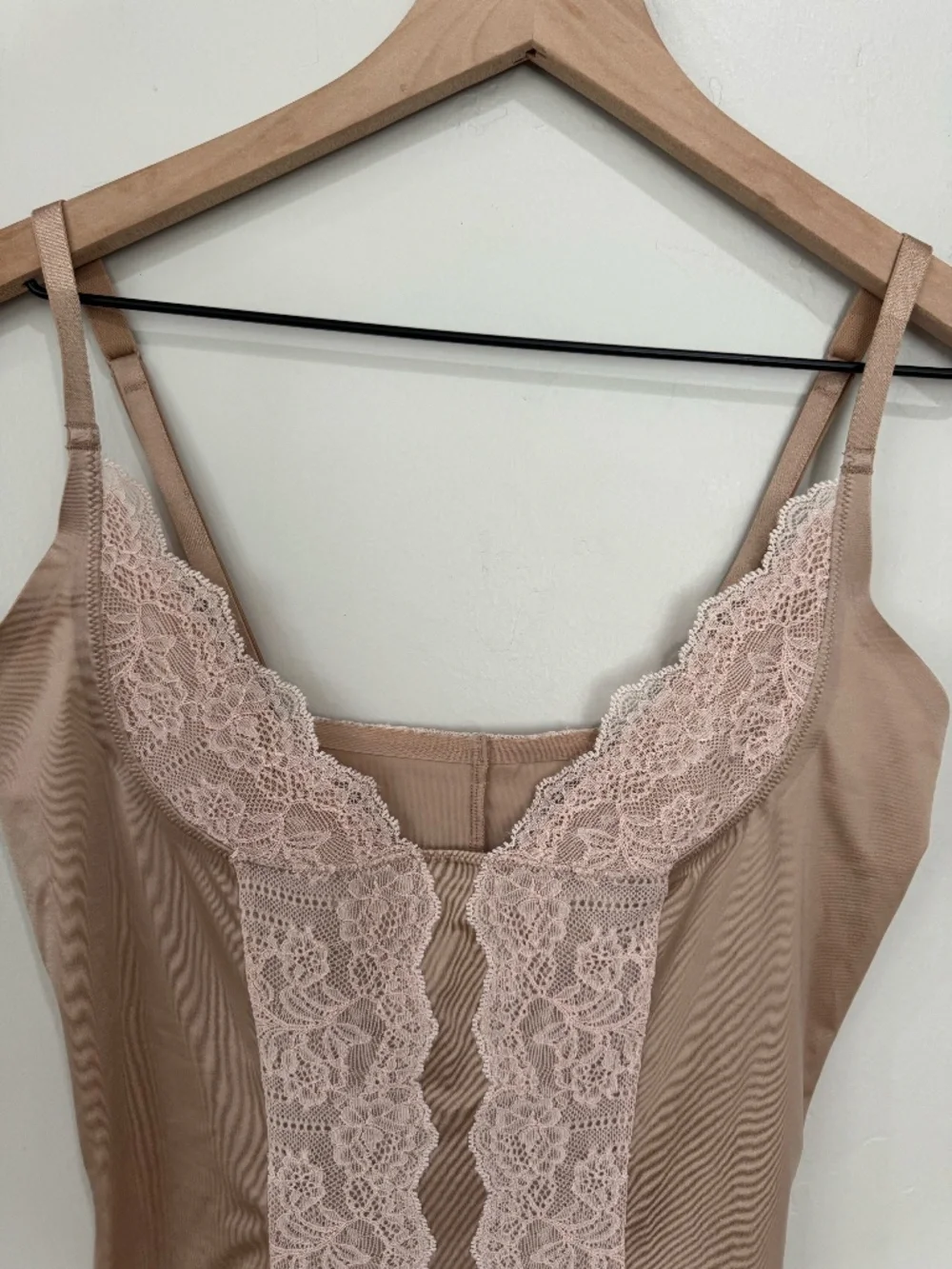 Victoria's Secret So Curvaceous Shaping Slip Size L Nude Shapewear for Dresses